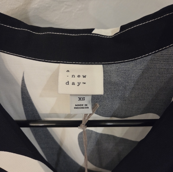 A New Day Black and White Abstract Button Down Shirt - Picture 4 of 6